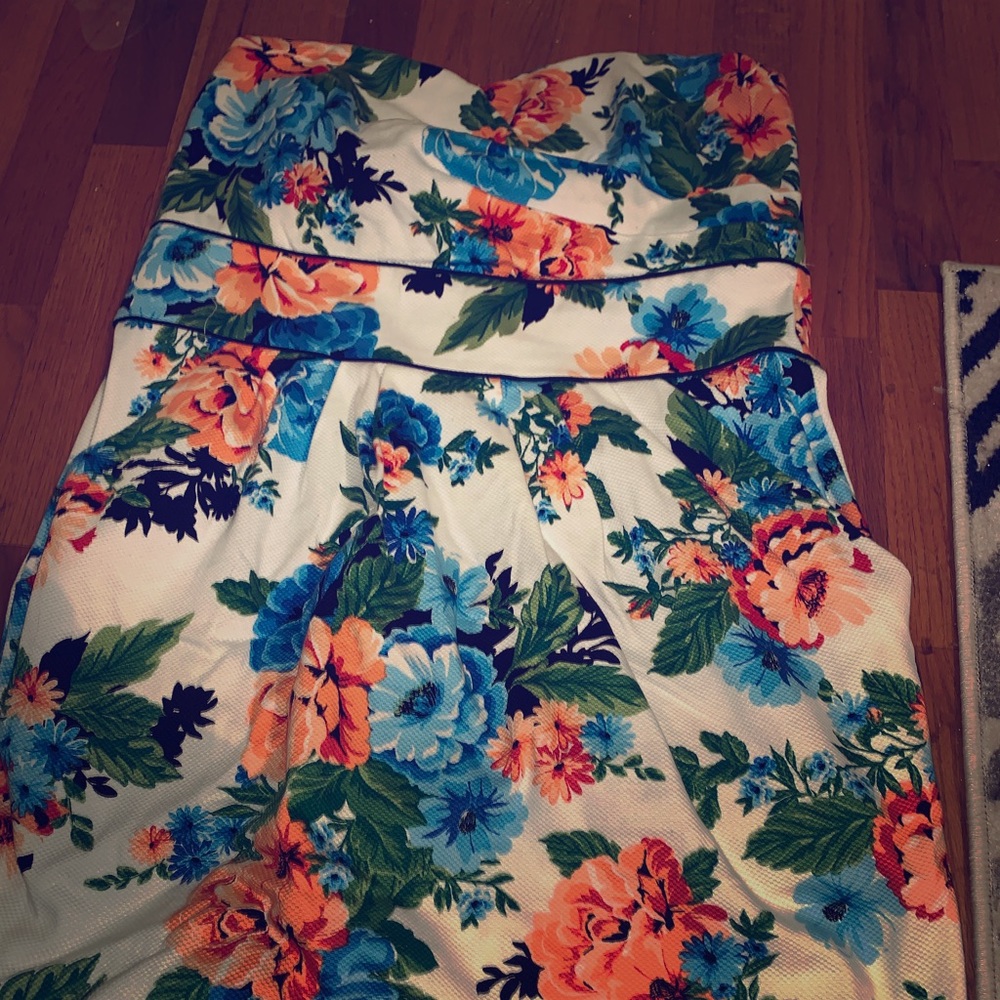 Super cute Torrid strapless dress!
